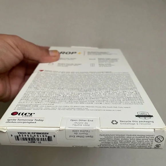 OtterBox Symmetry For iPhone 13 Pro NWT Black Shimmery Confetti - Picture 3 of 4